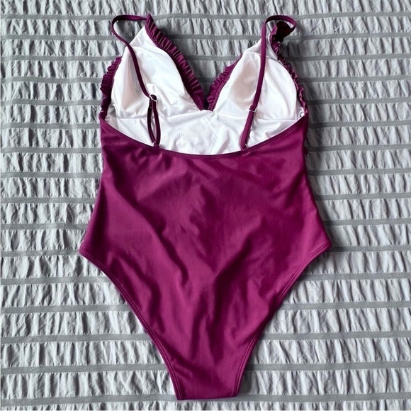 Cupshe Maroon Ruffle‎ Neck/Waist One Piece Swimsuit Adjustable Straps Women's M - Picture 4 of 10